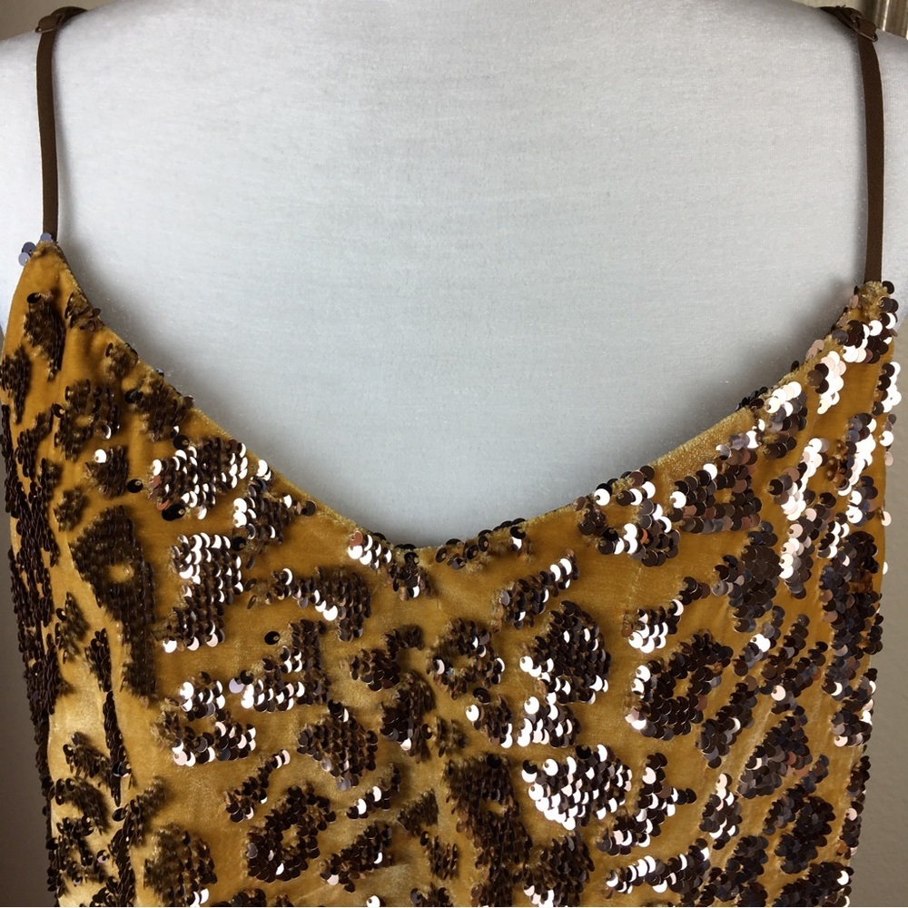 RO & DE by Anthropologie Esther Velvet Sequin Gold Cami Size L - Picture 7 of 12